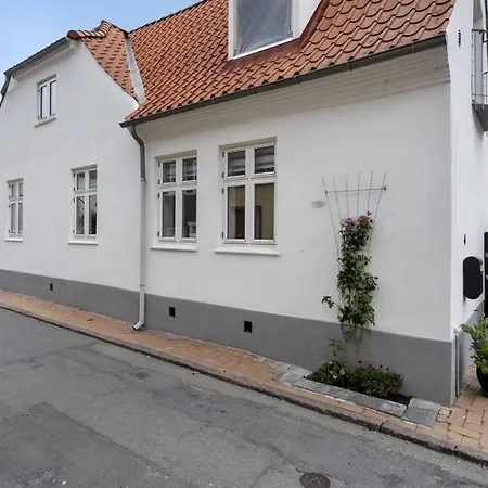 Feriehus ***** elegant feriebolig i hjertet af Kerteminde